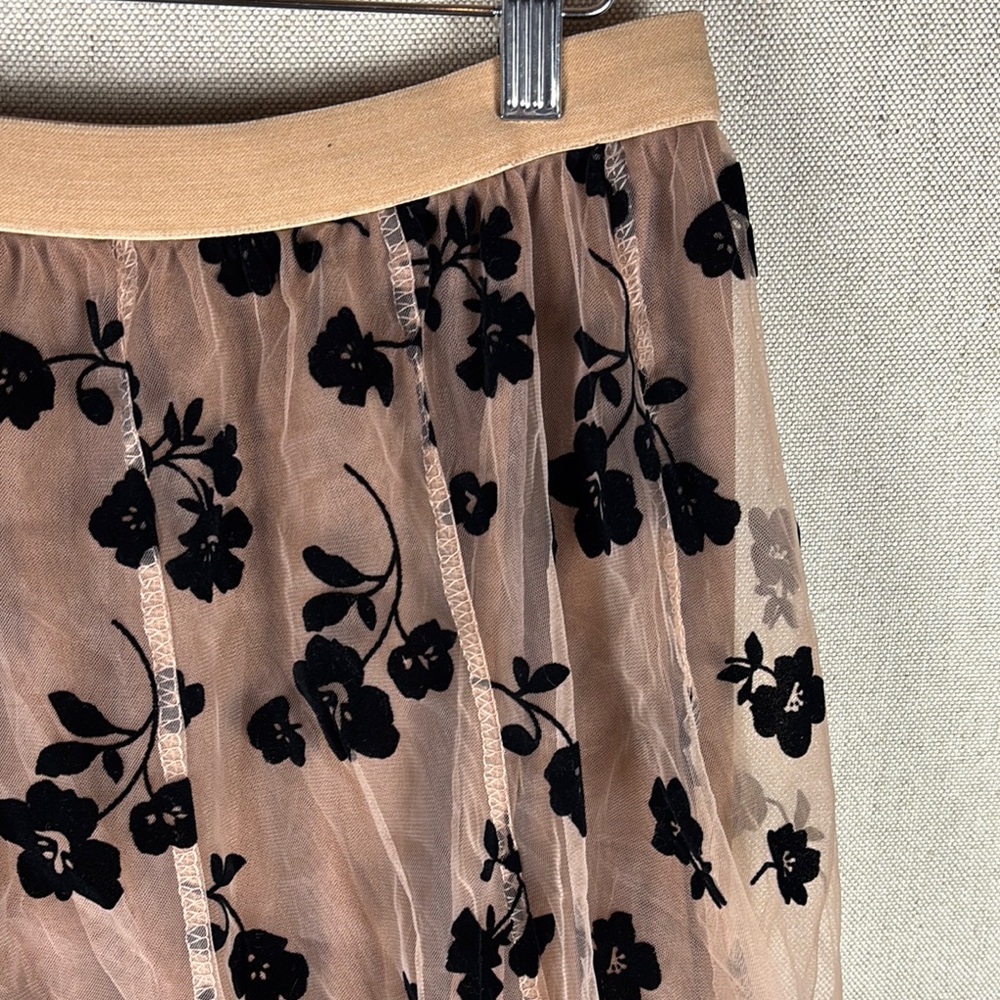 Chicwish > New with Tags 3D Posy Double Layered Midi Skirt OS - Picture 3 of 10